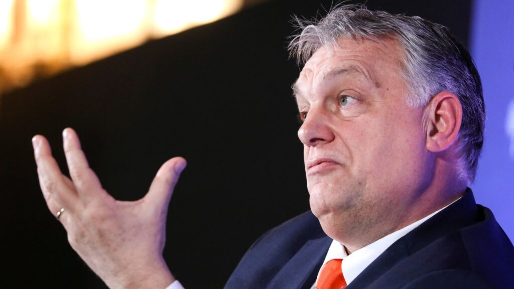 로마, 이탈리아 - 2020 년 2 월 4 일 : 헝가리 총리 빅토르 오반 (Viktor Orban)은 2020 년 2 월 4 일 화요일 이탈리아 로마에서 열린 국가 보수주의 회의에서 연설합니다.