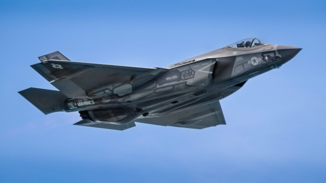 영국의 Stormshroud Drone은 적의 레이더를 방해함으로써 미국 F-35에 도움이 될 것입니다.