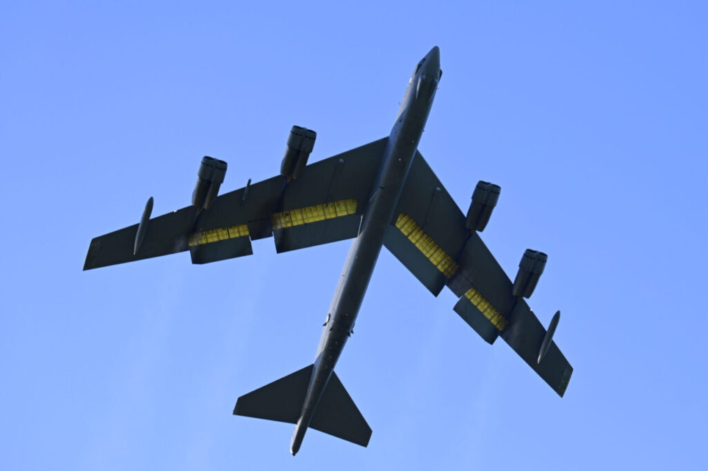 중국 스파이 위성은 Diego Garcia에서 미국 제트 전투기와 폭격기를 관찰합니다.