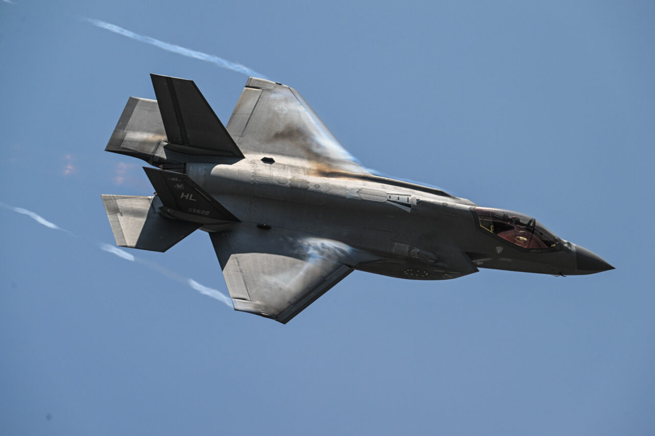캐나다는 도널드 트럼프를 싫어하지만 여전히 F-35를 구매할 것인가?