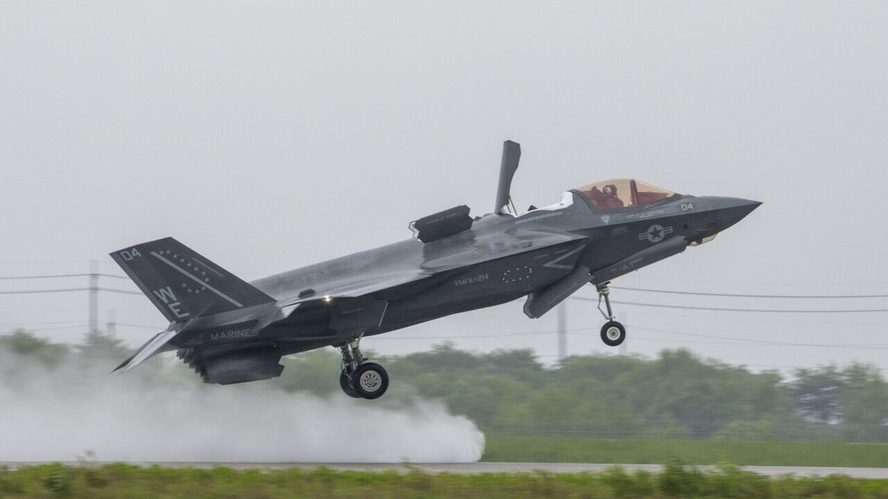 2 명의 해병대 참전 용사가 새로운 F-35 Lightning II를 비행 할 것입니다.