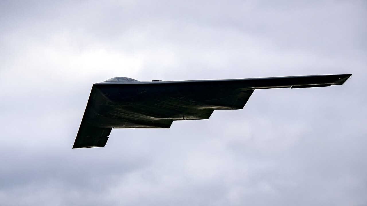 이란 핵 현장을 강타한 B-2 폭격기는 공중에서 37 시간을 보냈습니다.