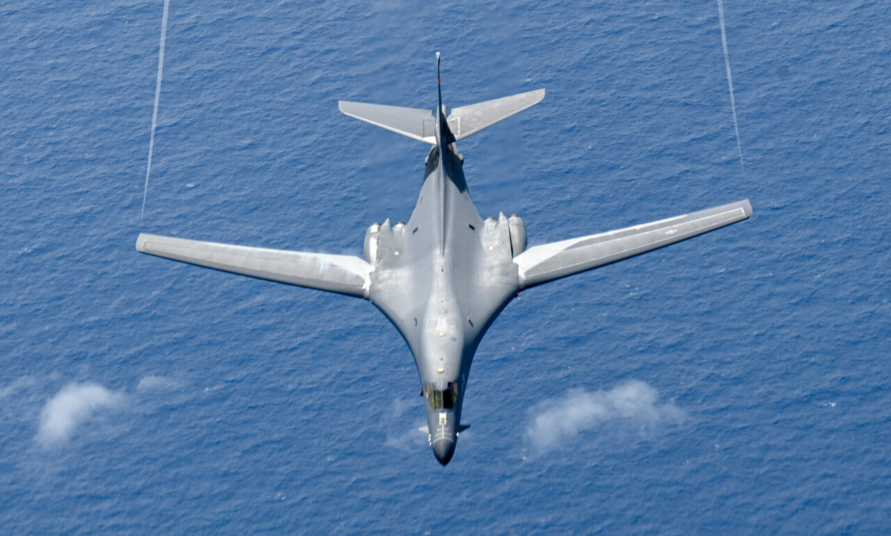 이란에서 교훈을 얻으십시오 :이 공군 폭격기들로부터 안전하지 않습니다.