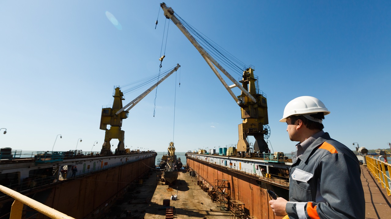 미 해군은 배를 더 빨리 건설하는 방법을 알아 내려고 노력하고 있습니다.