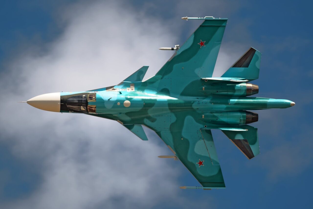 우크라이나는 드론 파업에서 러시아 SU-34 전투기 2 명을 파괴합니다